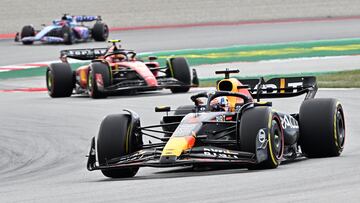 Red Bull's Dutch driver Max Verstappen competes during the Spanish Formula One Grand Prix race at the Circuit de Catalunya on June 4, 2023 in Montmelo, on the outskirts of Barcelona. (Photo by JAVIER SORIANO / AFP)