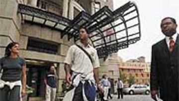 <b>YA ESTÁ EN EE UU</B>. Kluivert se incorporó ayer a la expedición.