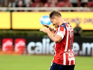 Guadalajara's forward #14 Javier Hernandez celebrates after scoring during the Liga MX Apertura football match between Guadalajara and Monterrey at the Akron Stadium in Zapopan, Mexico on November 8, 2025. (Photo by Ulises Ruiz / AFP)