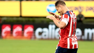 Guadalajara's forward #14 Javier Hernandez celebrates after scoring during the Liga MX Apertura football match between Guadalajara and Monterrey at the Akron Stadium in Zapopan, Mexico on November 8, 2025. (Photo by Ulises Ruiz / AFP)