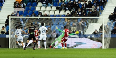 Oca tira de ‘banquillazos’ para agitar la competitividad