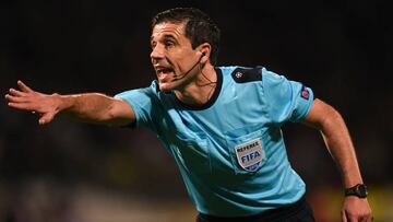 Serbian&#039;s referee Milorad Mazic gestures during the Champions League group H football match between Lyon and Valencia on September 29, 2015 at the Gerland stadium in Lyon, central-eastern France.  AFP PHOTO / PHILIPPE DESMAZES