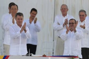 En Cartagena, Bogotá y varias ciudades del país se vivió un día de paz. La firma de los Acuerdos emocionó a los colombianos.