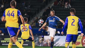 Zlatan en partido amistoso con LA Galaxy