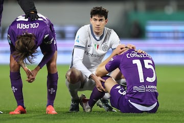 Edoardo Bove, de la Fiorentina, se desplomó al suelo durante el partido entre Fiorentina e Inter