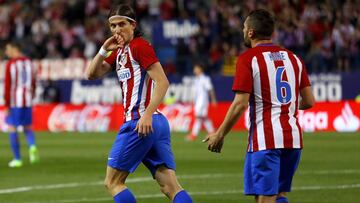 Filipe celebra su gol a la Real Sociedad ante la presencia de Koke. Llegan lanzados.