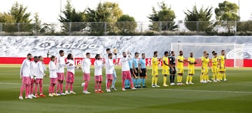 Los equipos posan antes del inicio del encuentro.