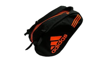 Con esta mochila de Adidas puedes portar hasta dos palas.