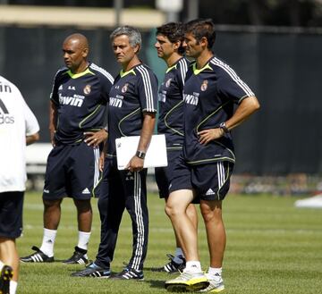 José Morais, a la derecha de Mourinho, con Karanka a la izquierda.