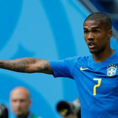 Douglas Costa out of Serbia clash with hamstring injury
