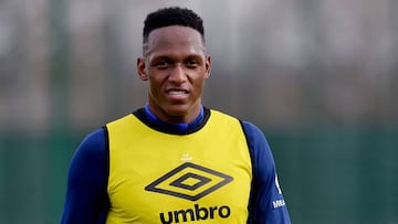 Yerry Mina durante un entrenamiento con Everton.