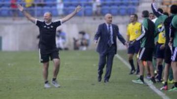 Mel protesta el gol anulado al Betis en el descuento. 