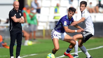 Calero, entrenador burgalés, en el Burgos CF - Real Valladolid CF.
