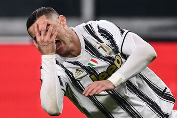 El delantero portugu¨¦s de la Juventus de Tur¨ªn se lamenta durante un encuentro frente a la Fiorentina.