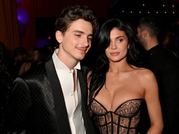 Timothe Chalamet y Kylie Jenner durante la fiesta de los Oscar 2025 de Vanity Fair celebrada en Beverly Hills.