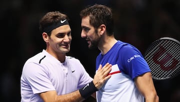 Federer moves into semifinals unbeaten for 10th time