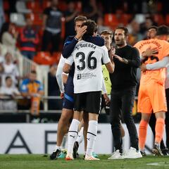 Aprobados y suspensos del Valencia: Javi Guerra se viste de héroe