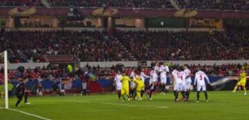 1-1. Giovani anoto el gol del empate en un lanzamiento de libre directo.