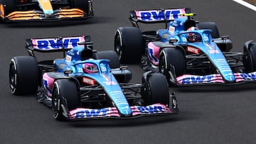 Fernando Alonso y Esteban Ocon, con el Alpine en Hungría.