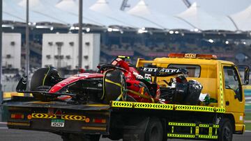 Accidente de Carlos Sainz con el Ferrari SF23 en Yas Marina, Abu Dhabi. F1 2023.