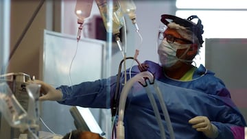 Nurse David Rosas checks a patient suffering from the coronavirus disease (COVID-19) in an intensive care unit of a hospital, on the outskirts of Buenos Aires, Argentina October 16, 2020. Picture taken October 16, 2020. REUTERS/Agustin Marcarian