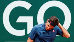 Roger Federer se lamenta durante su partido ante Pablo Andujar en el Ginebra Open.