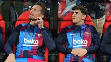 De Jong y Gavi, en el banquillo del Barcelona.