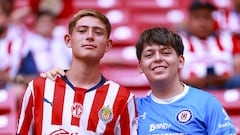 ¡Denigrante! Entre lágrimas, este aficionado de Cruz Azul fue obligado a abandonar el estadio Akron