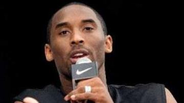 <b>QUÍMICA PARA LA SELECCIÓN USA. </b>Kobe Bryant se encuentra de visita en la ciudad taiwanesa de Taipei.