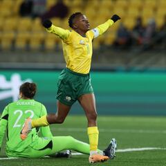 Kgatlana reina en el caos para echar a Italia del Mundial