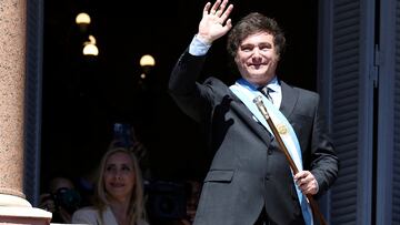 FILE PHOTO: Argentina's President Javier Milei waves to supporters from the Casa Rosada balcony, as his sister Karina Milei looks on, after his swearing-in ceremony, in Buenos Aires, Argentina December 10, 2023. REUTERS/Agustin Marcarian/File Photo