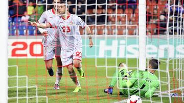 Nestorovski celebra uno de los tantos de Macedonia.