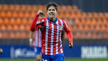 Jano Monserrate celebra un gol con el B.