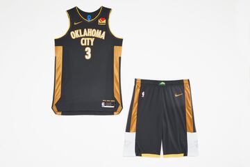 El uniforme de este año se diseñó en colaboración con el Museo y Monumento Conmemorativo Nacional de Oklahoma City, en homenaje al valor ciudadano tras los devastadores bombardeos de abril de 1995. El color blanco en los laterales del pantalón representa la piscina reflectante del monumento. Sobre la etiqueta de la camiseta, pueden leerse las palabras Service, Honor y Kindness.