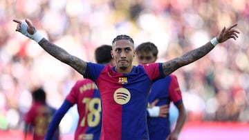 Soccer Football - LaLiga - FC Barcelona v Celta Vigo - Estadi Olimpic Lluis Companys, Barcelona, Spain - April 19, 2025 FC Barcelona's Raphinha celebrates scoring their fourth goal REUTERS/Albert Gea