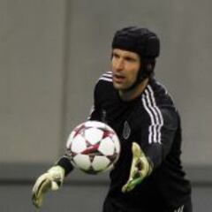 Cech: el antipenal que jugará por el puesto con Ospina