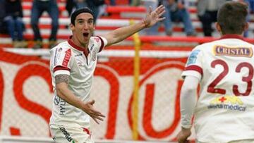 Jugadores de Universitario celebran un gol en el torneo peruano.