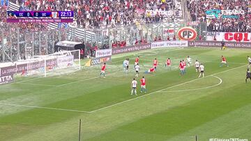 Colo Colo pudo abrir la cuenta en el clásico, pero ocurrió esto: Peranic es la pesadilla de Thompson