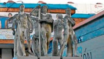 <b>REACCIÓN. </b>La Demencia intentó reventar el Consejo de Administración y pintó el Magariños.