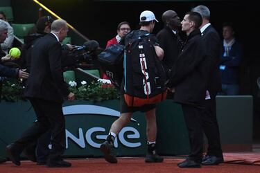 Andy Murray comes back to beat Radek Stepanak at Roland Garros
