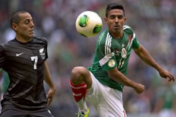 Con apenas cinco goles en Primera División, Miguel Herrera convocó a Jesús Alonso Escoboza para el repechaje rumbo al Mundial 2014, donde vio acción en ambos partidos.