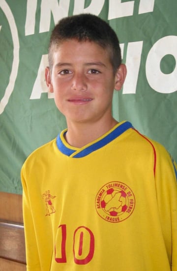 El crack colombiano comenzó a brillar como promesa mientras jugaba en la Academia Tolimense de Ibagué, con el que ganó el título Ponyfútbol.