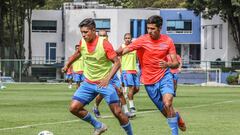 Momento en que jugadores de Cruz Azul se someten a una práctica en La Noria.