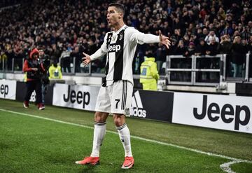 El futbolista portugués de la Juventus de Turín ha protagonizado uno de los grandes movimientos el pasado verano en el mundo del fútbol. Cristiano cobra 30 millones por temporada de las cuatro firmadas que ha firmado por la 'Vecchia Signora'.