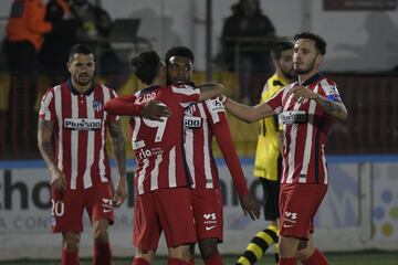 Los jugadores del Atl¨¦tico de Madrid celebrando el gol 0-1 de Lemar