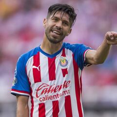 Oribe Peralta, guía de los jóvenes delanteros de Chivas