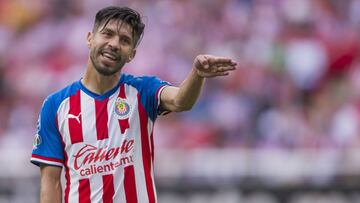 Oribe Peralta, gu&iacute;a de los j&oacute;venes delanteros de Chivas