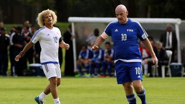 El Pibe en el partido de las estrellas de la FIFA.   