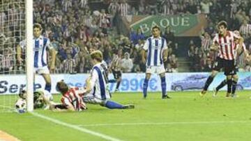 <b>GOL DEL MÁS LISTO. </b>El derbi de San Mamés fue intenso y tuvo en Iker Muniain a uno de sus protagonistas con este gol de pillo, el 1-0.