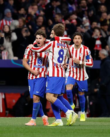 La jugada nace con un centro de Giuliano, que ganó espacio por la derecha. La pelota fue al segundo palo y el desvío de Carlos Augusto acaba con el balón golpeando en Álex Baena. El balón rechazado en el área le cae a La Araña para fusilar y marcar el 1-0, que en primera instancia fue anulado por mano de Baena pero que, tras la  revisión, subió al marcador.